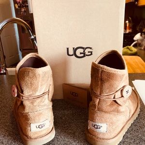 Super cute girls UGG boots. Size 1.